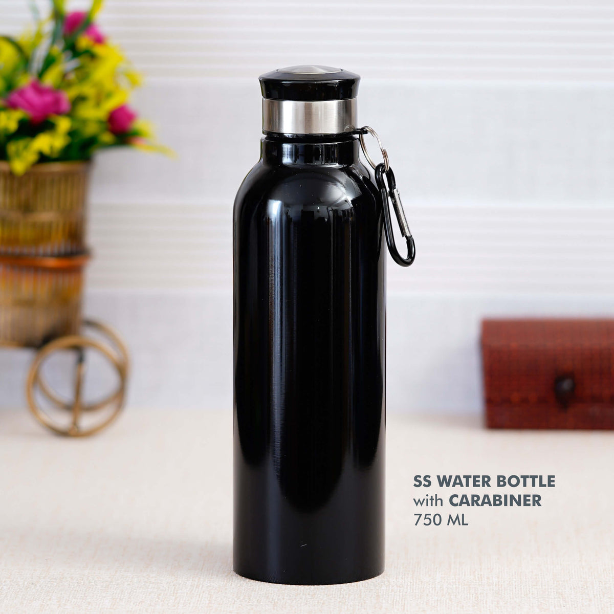 Customizable Black Stainless Steel Bottle with Carabiner - 750 ML - corporate gift by YuBingo