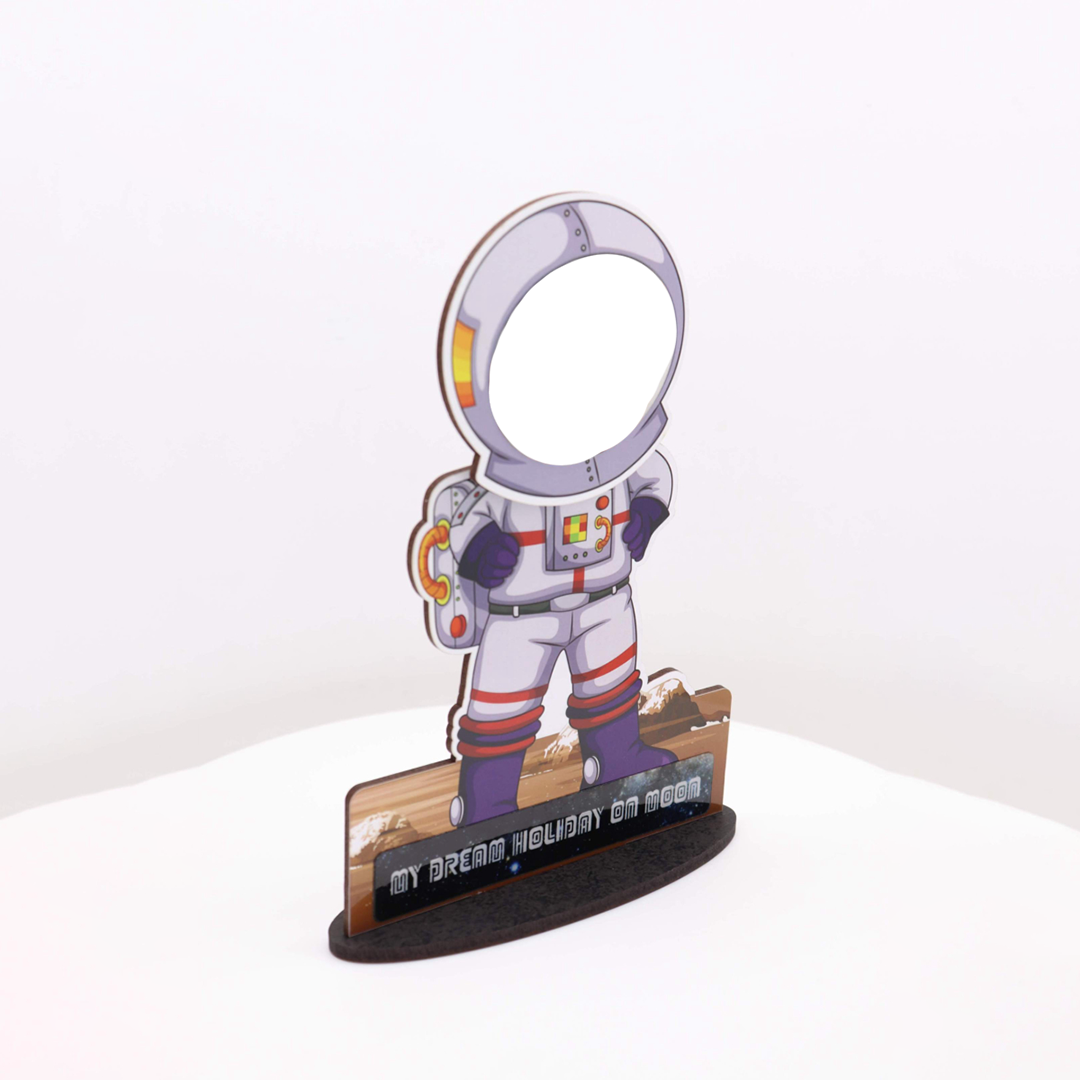 Astronaut Fun Cut-Out with Shaking Head - corporate gift by YuBingo