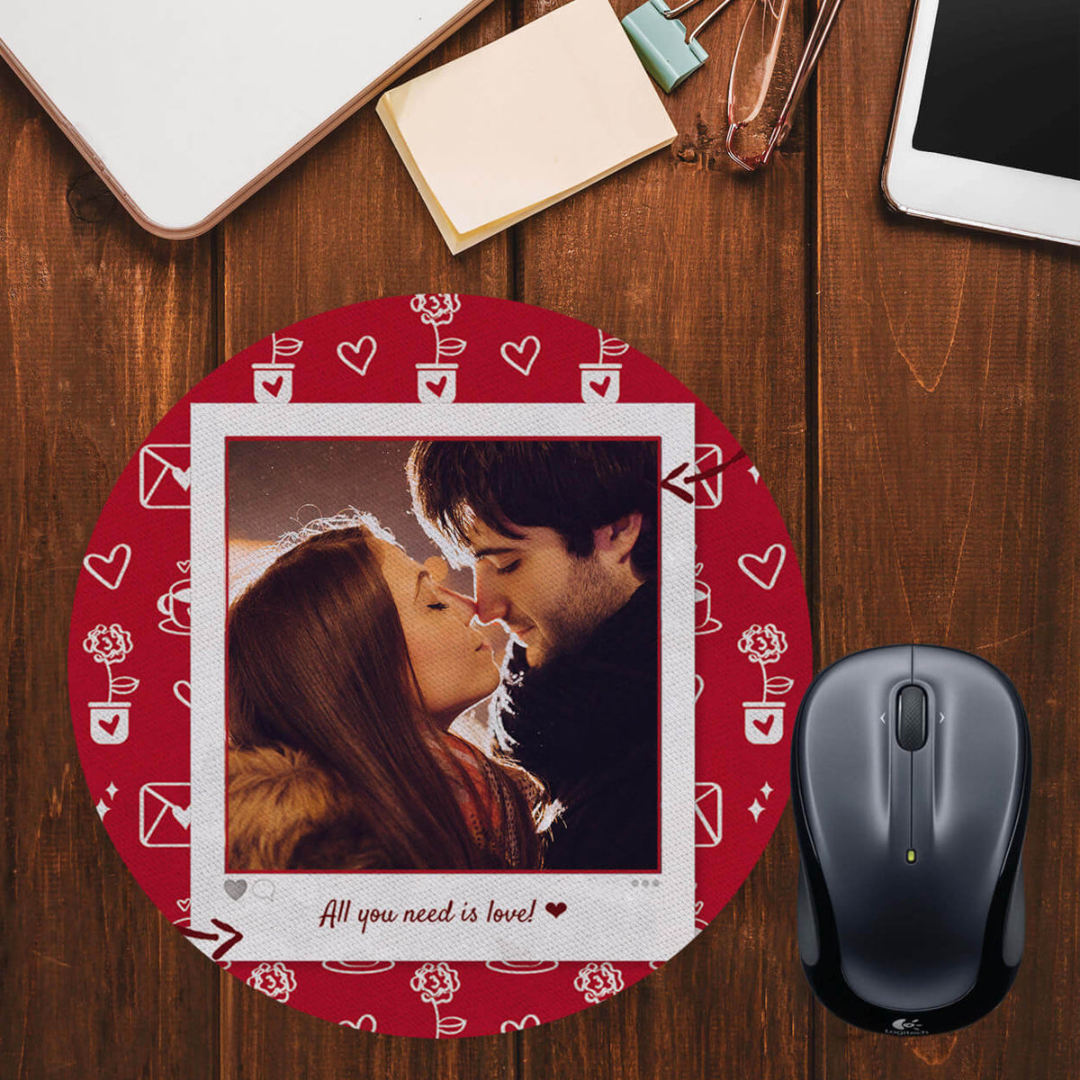 Hugs n Kisses Mouse Pad (Round) - corporate gift by YuBingo